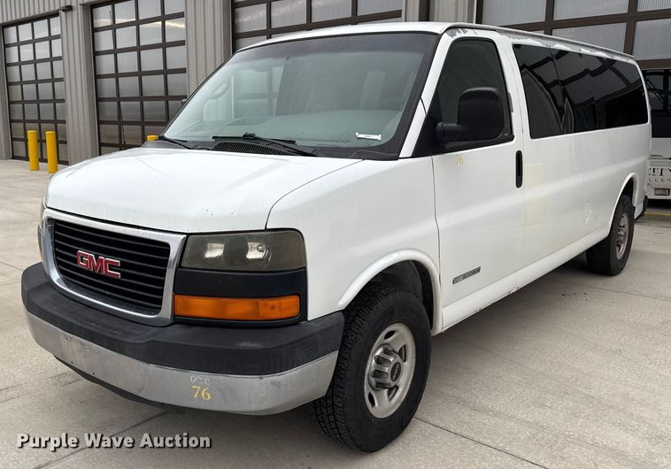 2004 GMC Savana G3500 van - DZ8671
