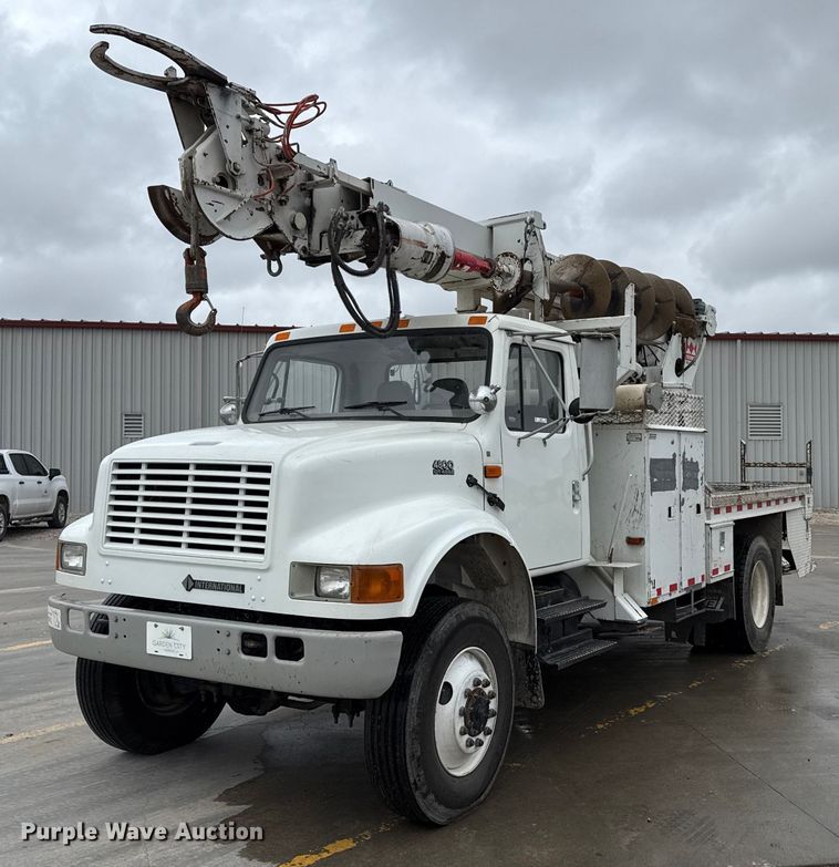International 4800 Digger Derrick Truck For Sale | Purple Wave Auction