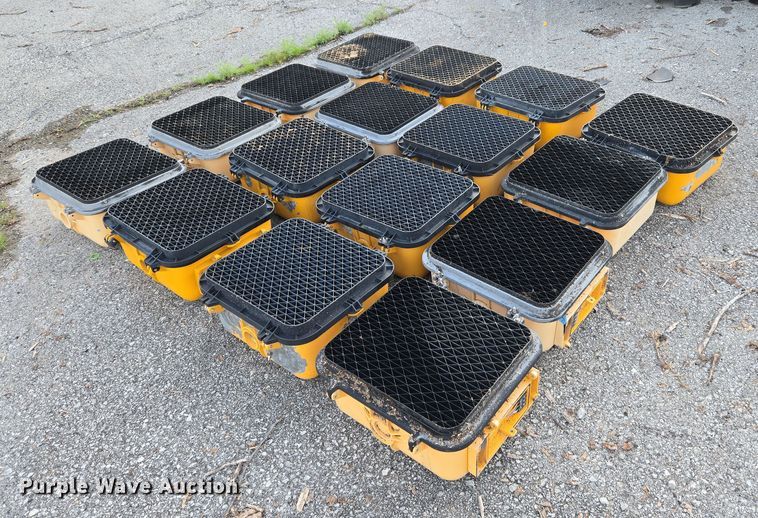 (16) pedestrian signals - EG8193