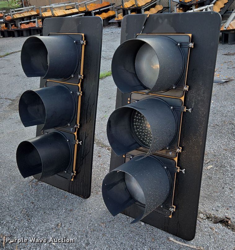 (2) traffic lights - EG8195