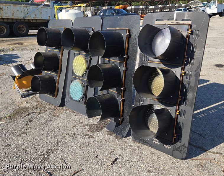 (5) traffic lights - EG8200