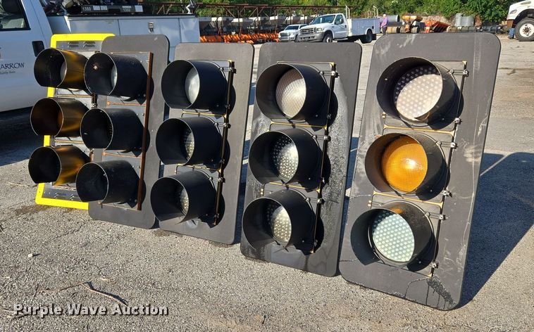 (5) traffic lights  - EG8205