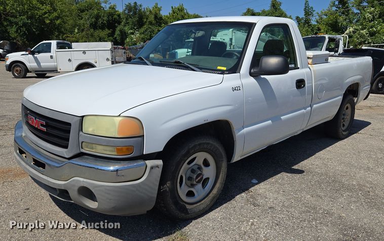 2004 GMC Sierra 1500 pickup truck - EG8208