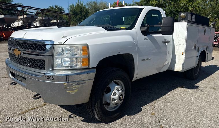 2013 Chevrolet Silverado 3500HD utility bed pickup truck - EG8214