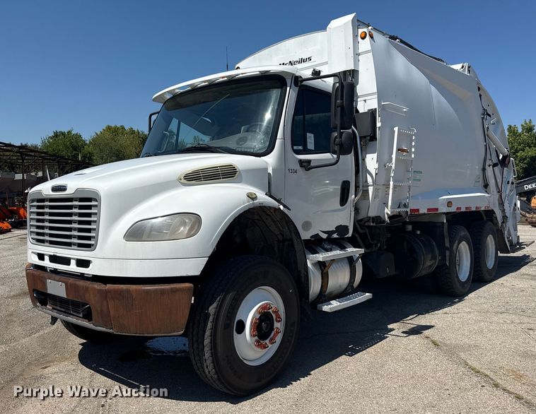2013 Freightliner Business Class M2 refuse truck - EG8215
