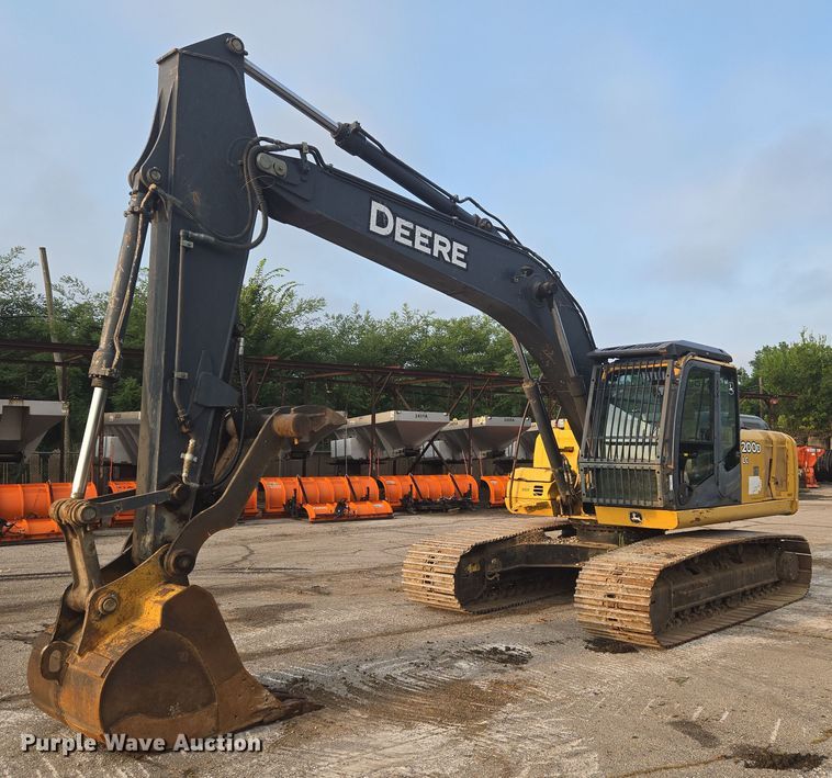 2009 John Deere 200D LC excavator - EG8224