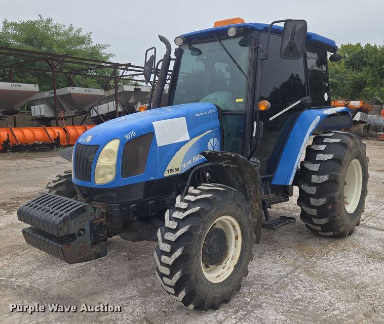 2010 New Holland T5060 MFWD tractor - EG8229