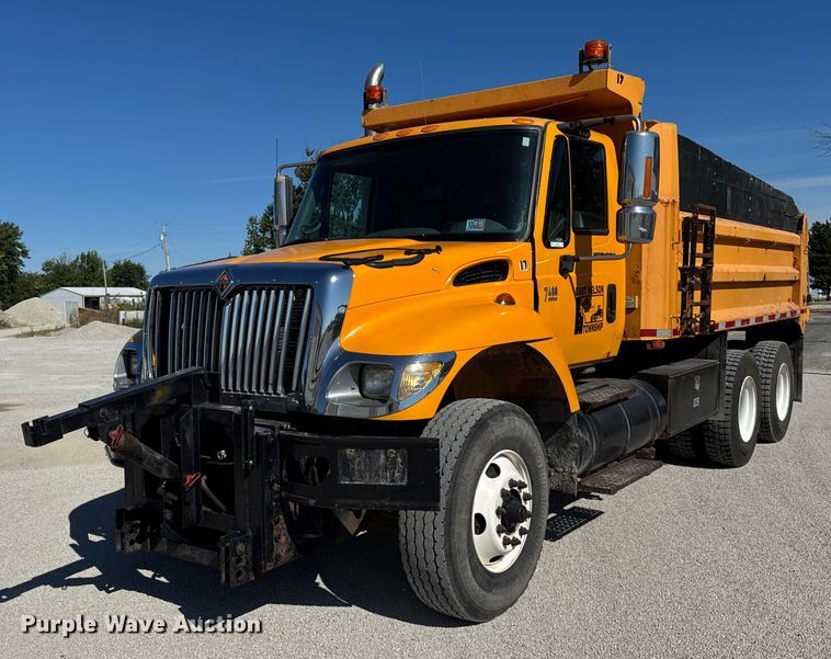 2003 International 7400 dump truck - ER0013