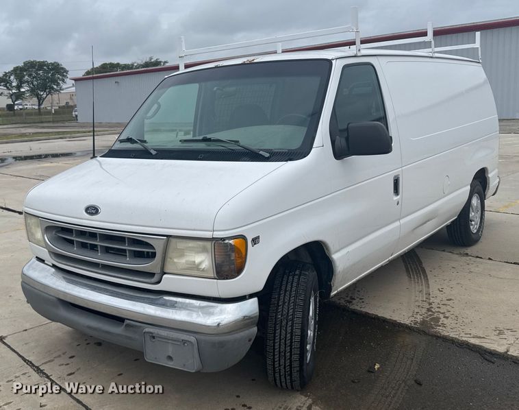 2001 Ford E150 van - ER2307