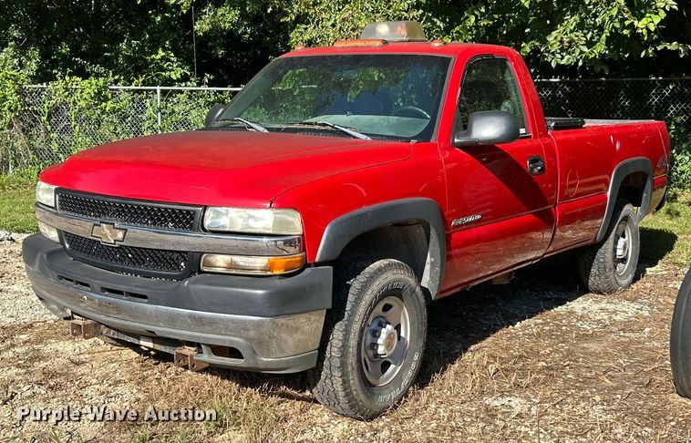 2002 Chevrolet Silverado 2500HD pickup truck - ET3086