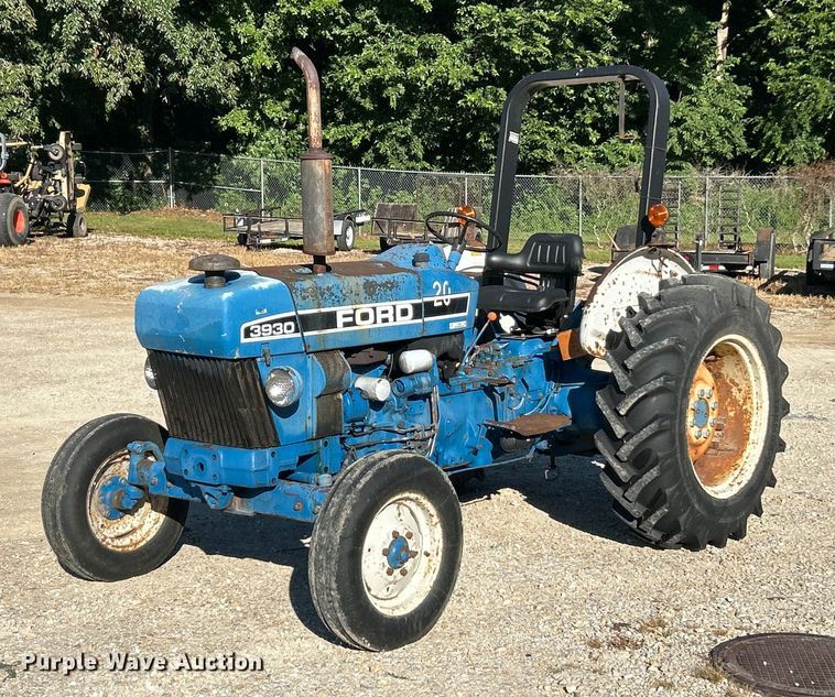 Ford 3930 tractor - ET3087