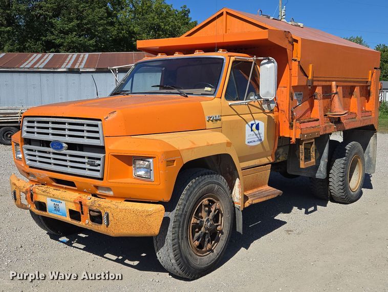 1987 Ford F700 dump truck - EV1690
