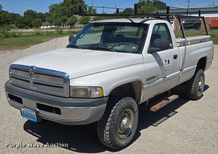 2001 Dodge Ram 2500 pickup truck - EV1693