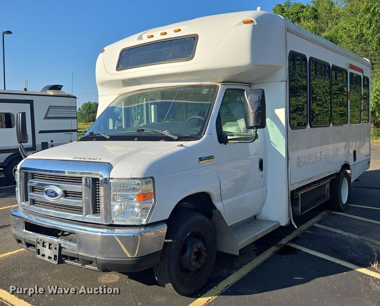 2016 Ford E450 shuttle bus - OJ9916