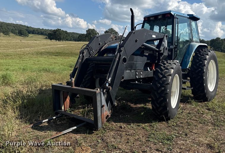 New Holland 8260 MFWD tractor - DJ7780
