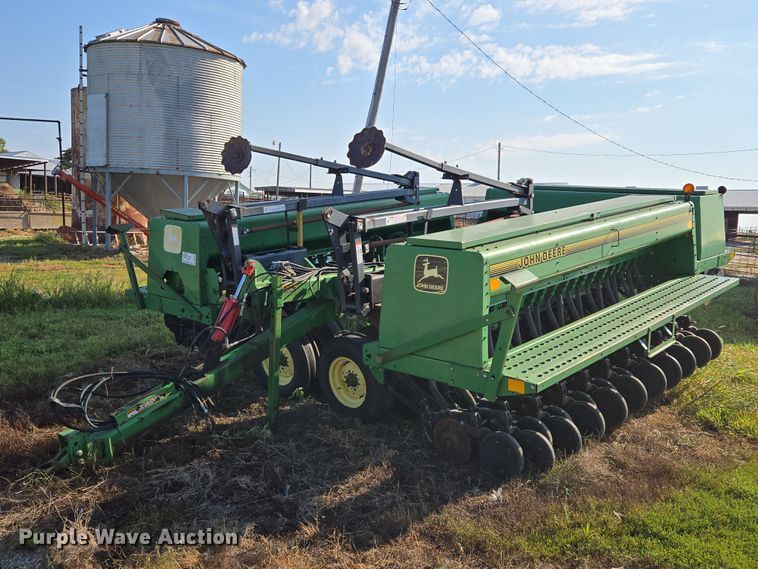 John Deere  455 grain drill - DR2596