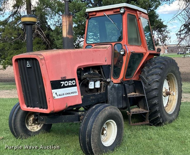 Allis Chalmers 7020 tractor - DT3418