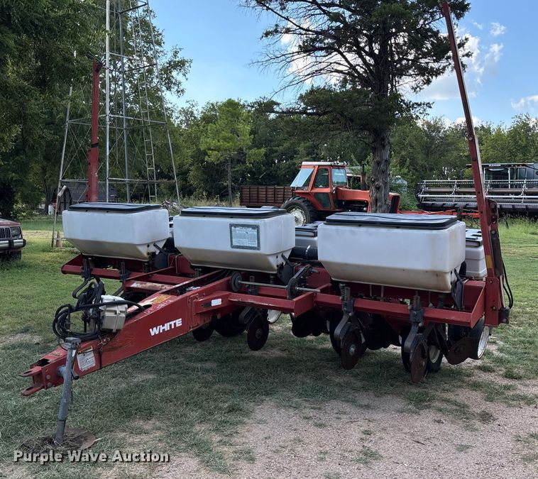 White 6106 planter - DT3419