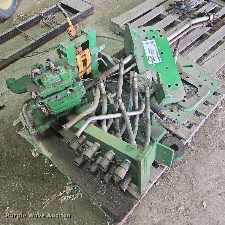 John Deere scraper hitch - EB1013