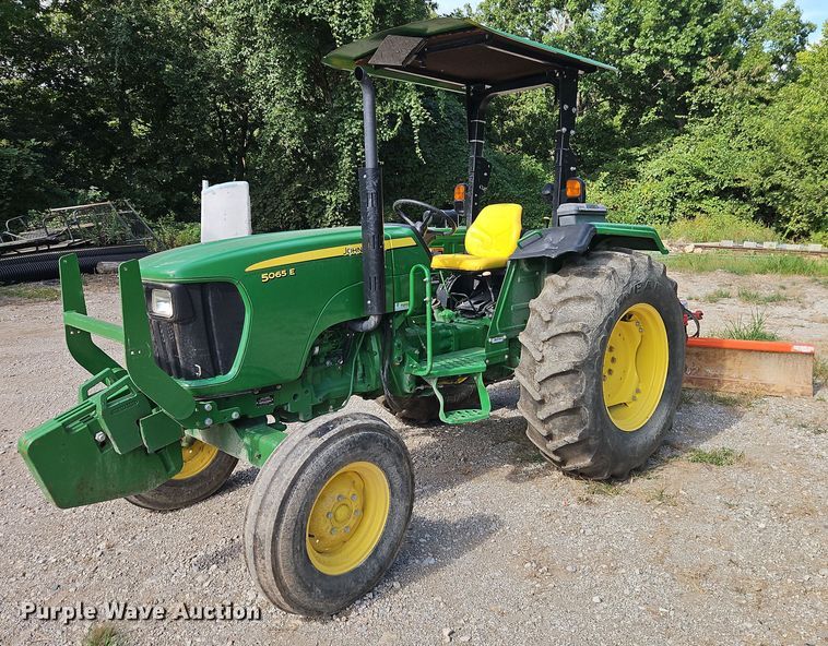 2012 John Deere 5065E tractor - EB8222
