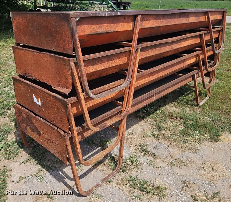 (4) feed bunks - EB8261