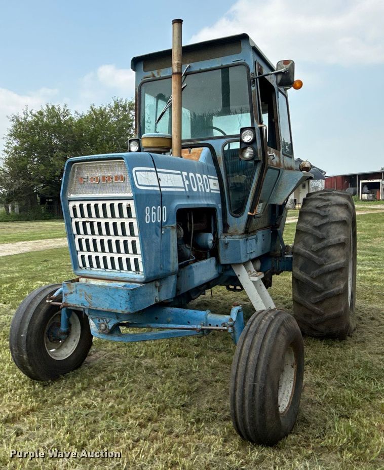 1976 Ford 8600 tractor - ED4414