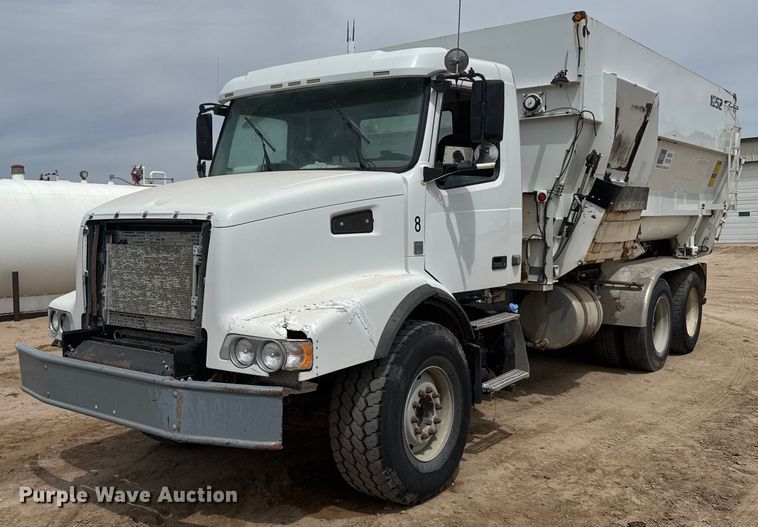 2012 Volvo VHD feed mixer truck - EG6541