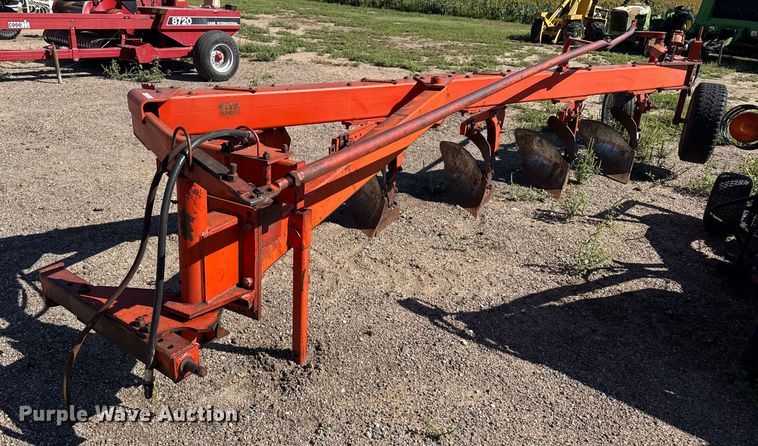 Case plow - EP0508