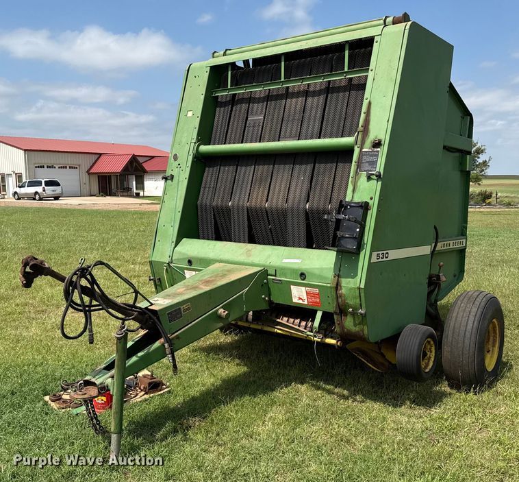 1985 John Deere 530 round baler - EP0529