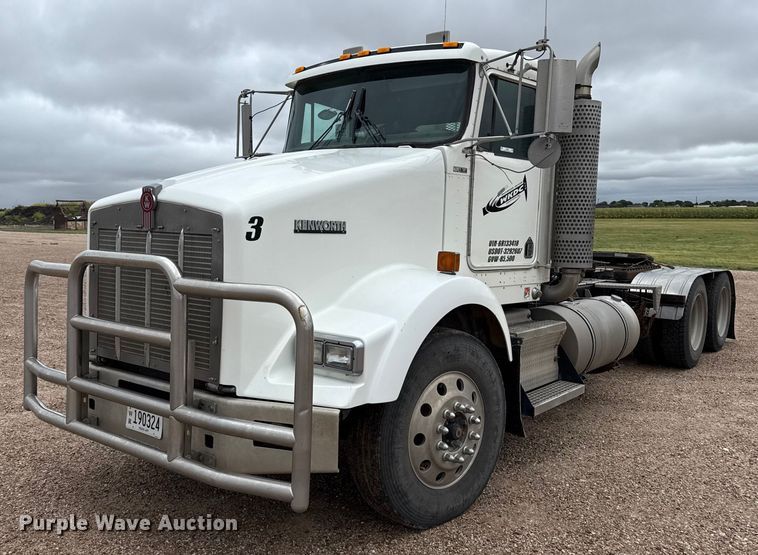 2006 Kenworth T800 semi truck - DZ8950