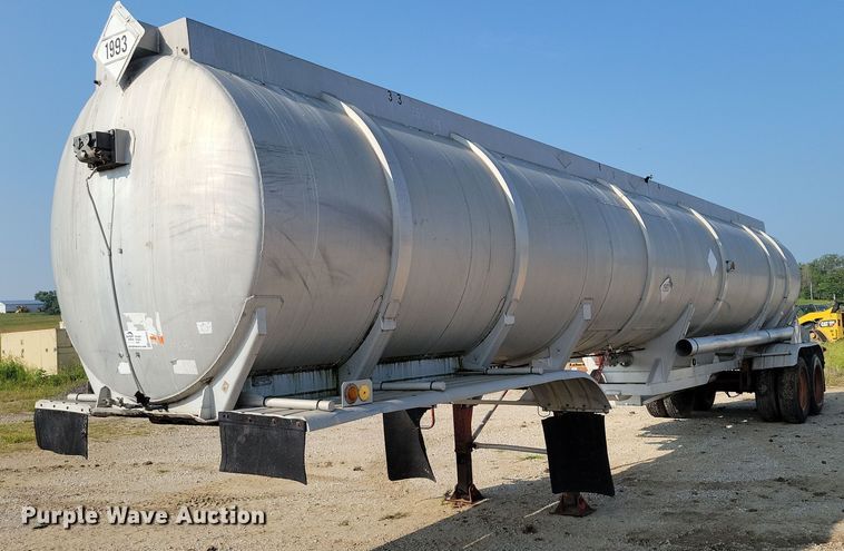 1973 Trailmaster tank trailer - EA2535