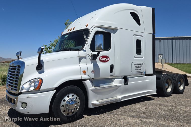 2016 Freightliner Cascadia 125 semi truck - EC1042