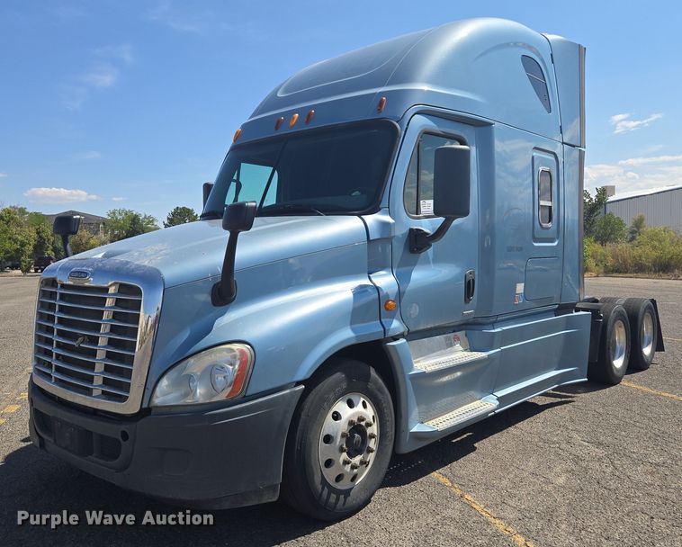 2014 Freightliner Cascadia semi truck - EC1178