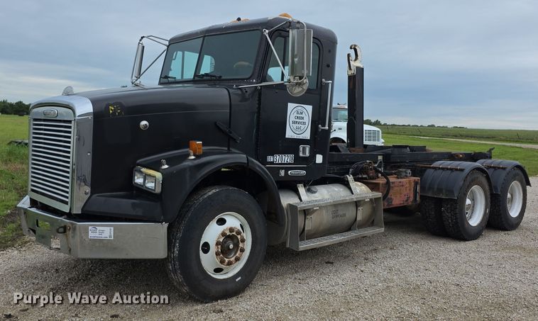 1998 Freightliner  FL112 hook lift truck - EF3767