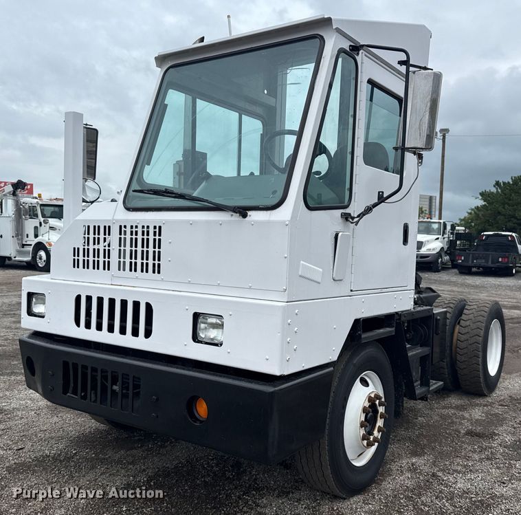 2011 Cargotec Solutions LLC yard truck - EG5916