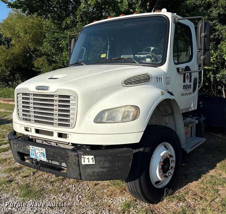 2013 Freightliner Business Class M2 semi truck - EM0599