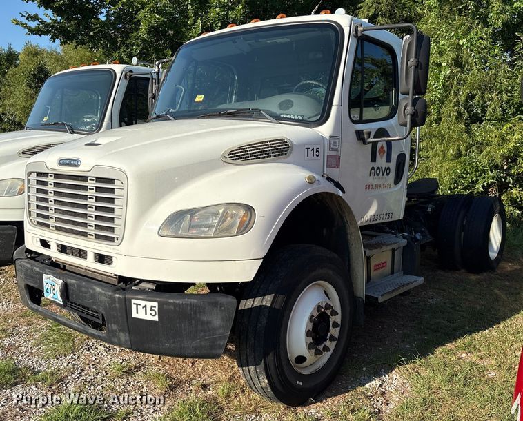 2013 Freightliner Business Class M2 106 semi truck - EM0600