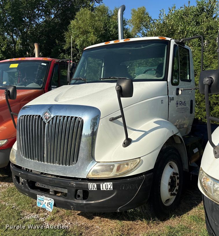 2007 International 8600 semi truck - EM0602