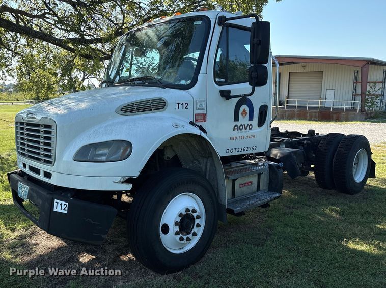 2013 Freightliner Business Class M2 truck cab and chassis - EM0604