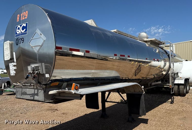 2002 Walker tank trailer - EP0588