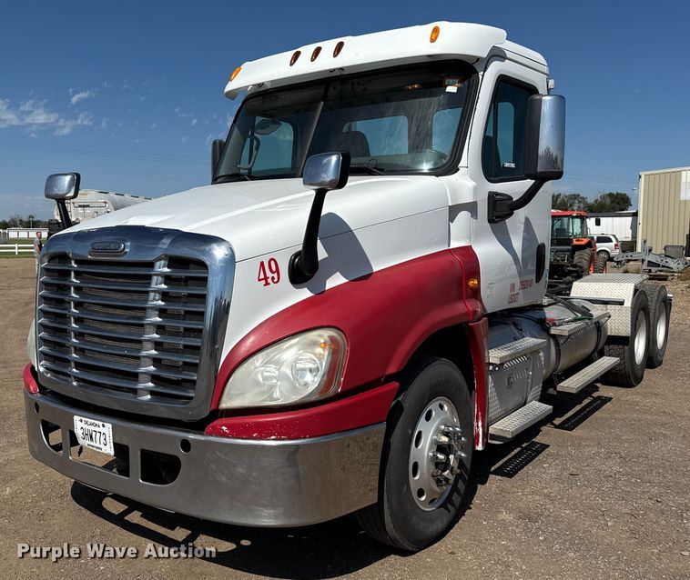 2013 Freightliner Cascadia 125 semi truck - EP0590