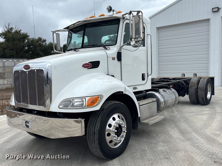 2007 Peterbilt 330 truck cab and chassis - ET4510
