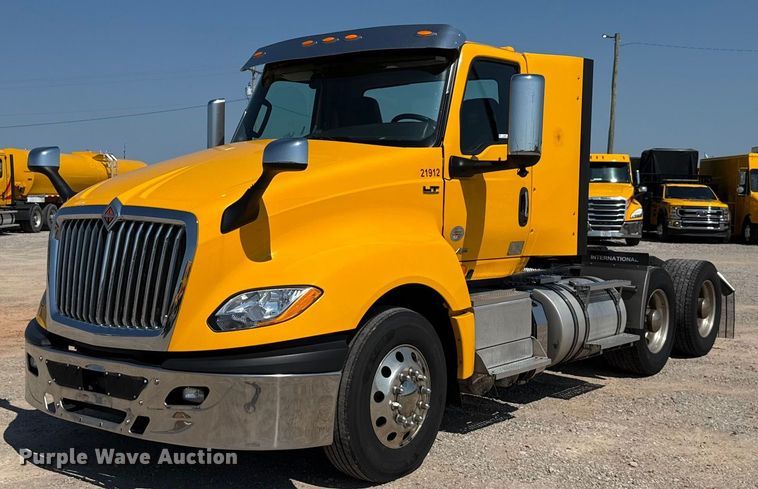 2021 International LT625 semi truck - EU2208