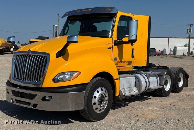 2021 International LT625 semi truck - EU2210