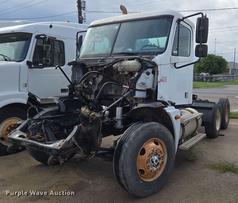 2006 Freightliner Columbia semi truck - EU3646