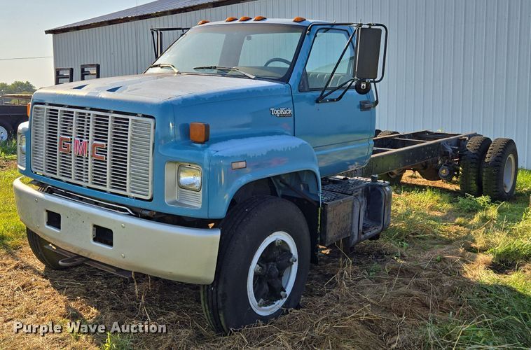 1990 GMC Top Kick C7000 truck cab and chassis - EV1719