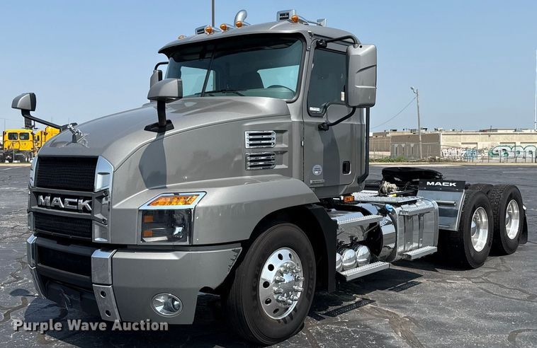 2023 Mack Anthem AN64T semi truck - GH9312