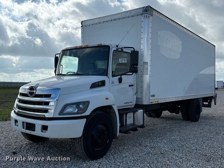 2019 Hino 268A box truck - YA0690