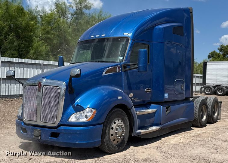 2020 Kenworth T680 semi truck - YA0977