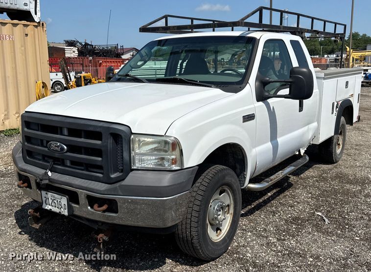 2006 Ford F350 SuperCab utility bed pickup truck - DI9072
